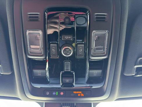 Used 2026 GMC Yukon Denali w/ Sun & Power Step Package AWD/4WD image 33
