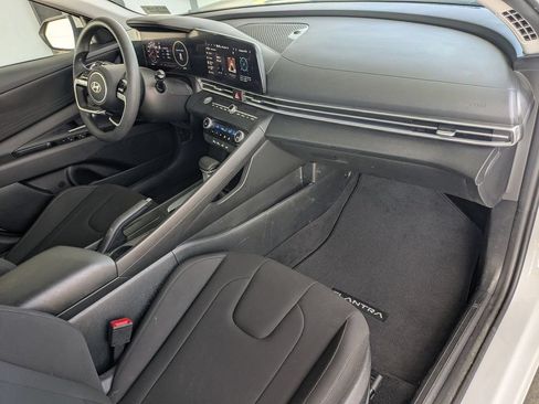 Used 2024 Hyundai Elantra SEL FWD image 26