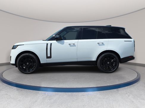 Used 2025 Land Rover Range Rover SE AWD/4WD image 8