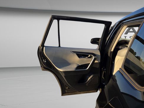 Used 2020 Toyota RAV4 XLE Premium image 25