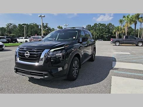 Used 2024 Nissan Pathfinder SV w/ SV Premium Package FWD image 21