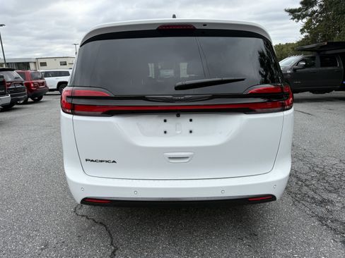 New 2026 Chrysler Pacifica Select image 6