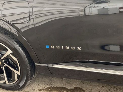 Used 2025 Chevrolet Equinox EV LT w/ Convenience Package image 10