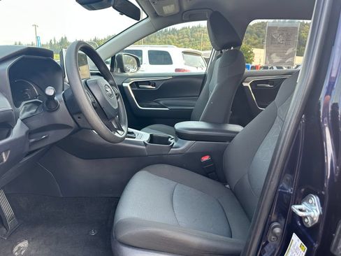 Used 2025 Toyota RAV4 XLE AWD/4WD image 13