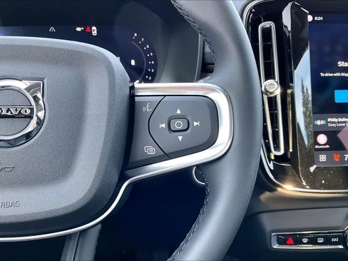 New 2026 Volvo XC40 B4 Core w/ Climate Package image 18