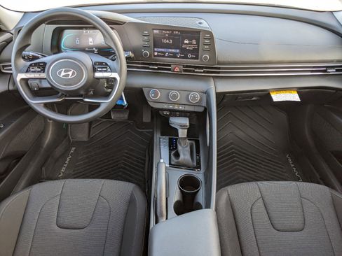 New 2025 Hyundai Elantra SE image 12