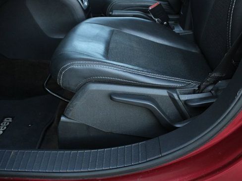 Used 2016 Jeep Compass Latitude image 3