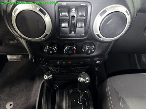 Used 2018 Jeep Wrangler Unlimited Sahara AWD/4WD image 17