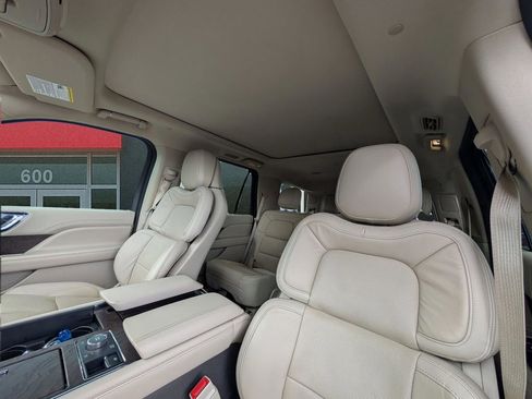 Used 2021 Lincoln Navigator Reserve w/ Luxury Package image 19
