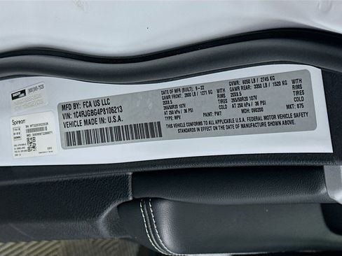 Used 2023 Jeep Grand Cherokee Limited w/ Black Appearance Package image 12