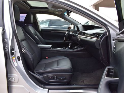 Used 2017 Lexus ES 350 w/ Premium Package image 16