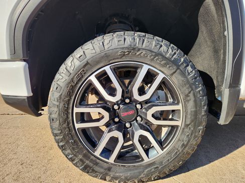 Certified 2024 GMC Sierra 1500 AT4 w/ Technology Package image 11