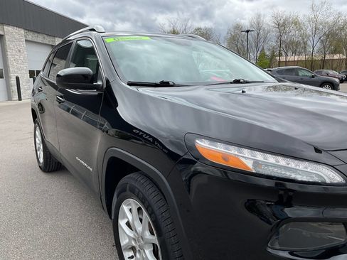 Used 2017 Jeep Cherokee Latitude w/ Cold Weather Group AWD/4WD image 11
