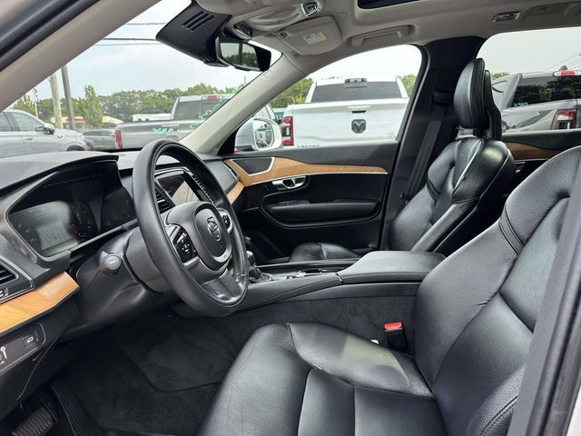 Used 2022 Volvo XC90 T6 Momentum w/ Climate Package AWD/4WD image 10