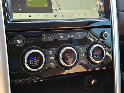 Used 2019 Land Rover Discovery HSE AWD/4WD image 16