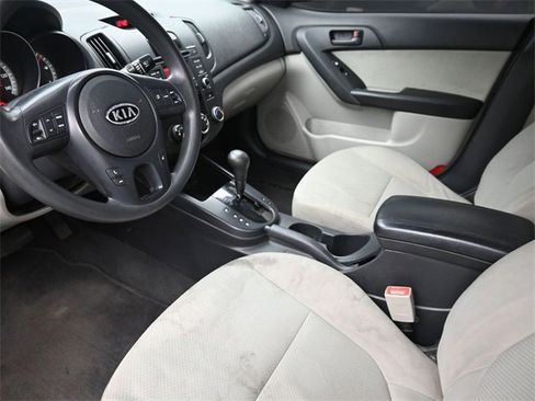 Used 2010 Kia Forte EX image 16