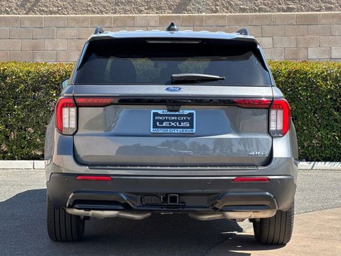 Used 2025 Ford Explorer ST-Line w/ ST-Line Street Pack AWD/4WD image 5
