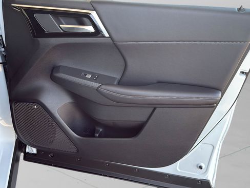 New 2026 Mitsubishi Outlander LE FWD image 32