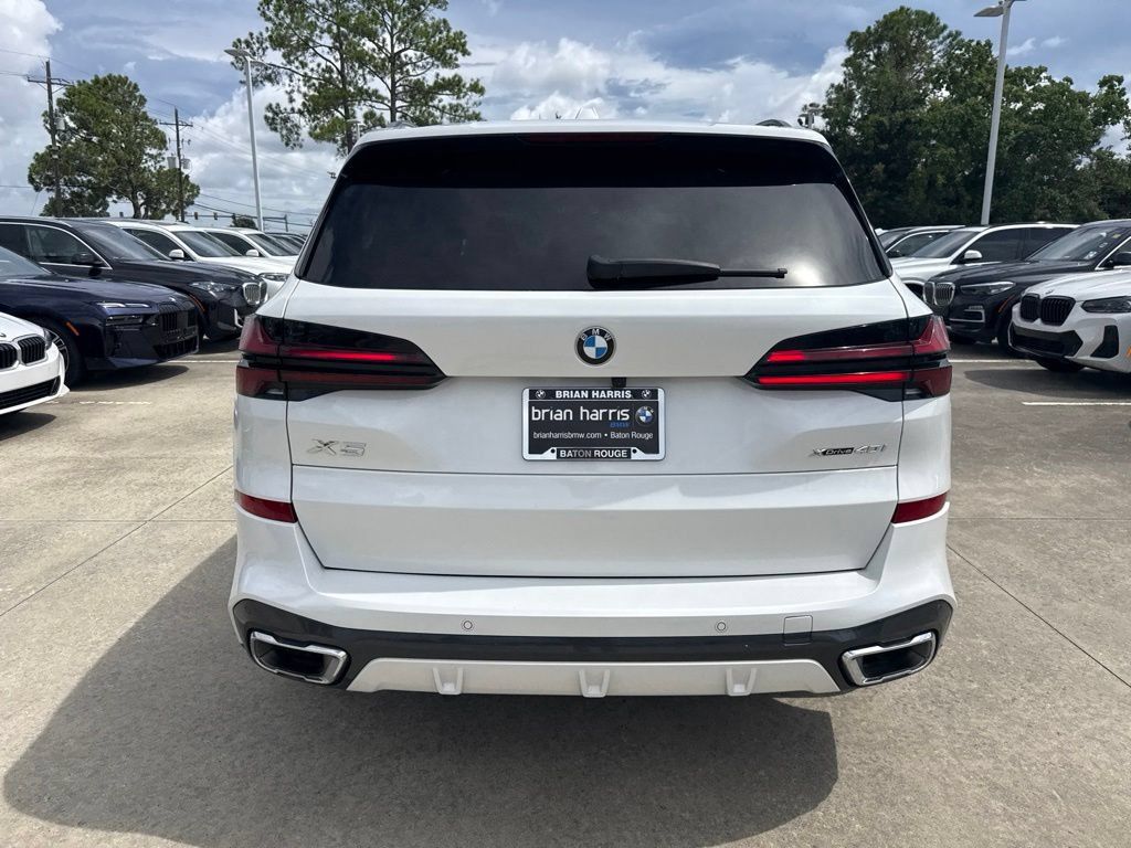 Certified 2024 BMW X5 xDrive40i w/ M Sport Package AWD/4WD image 4