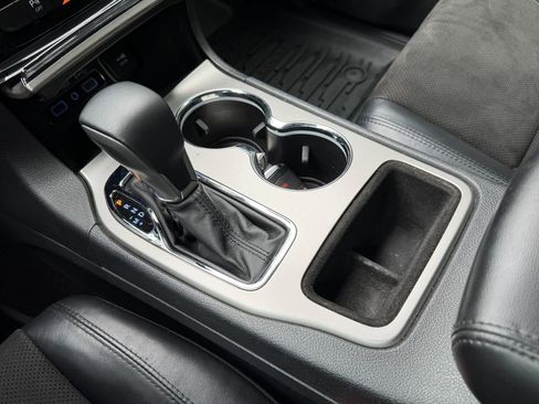Used 2019 Jeep Grand Cherokee Altitude AWD/4WD image 25