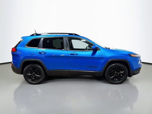 Used 2018 Jeep Cherokee Limited w/ Technology Group AWD/4WD image 6
