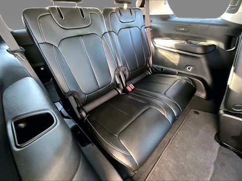 Used 2023 Jeep Grand Cherokee L Limited AWD/4WD image 23