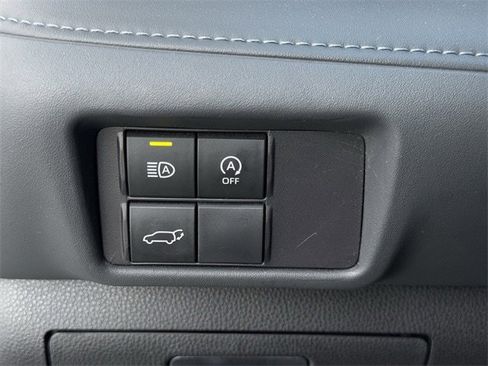 Used 2023 Toyota Highlander LE image 23