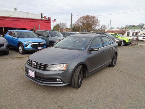 Used 2018 Volkswagen Jetta SEL image 1