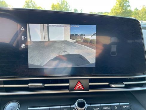 Used 2023 Hyundai Elantra Limited image 29