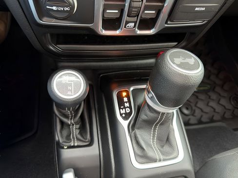 Used 2021 Jeep Wrangler Unlimited Sahara image 29