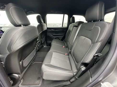 New 2025 Jeep Grand Cherokee Laredo image 22