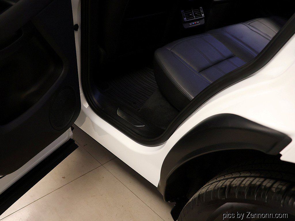 Used 2024 Land Rover Range Rover Evoque S AWD/4WD image 27