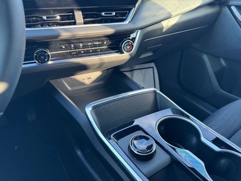 Used 2026 Chevrolet Equinox LT image 19