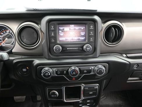 Used 2021 Jeep Gladiator Sport image 8