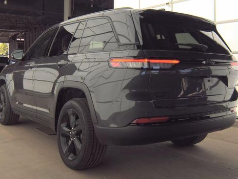 Used 2024 Jeep Grand Cherokee Altitude image 6