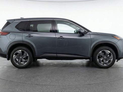 Used 2025 Nissan Rogue SV image 11