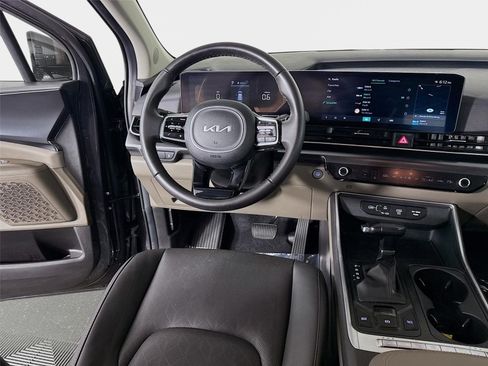 Used 2025 Kia Carnival FWD image 23