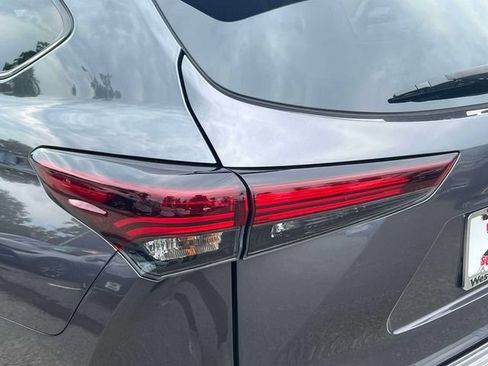 Certified 2024 Toyota Highlander Platinum AWD/4WD image 14