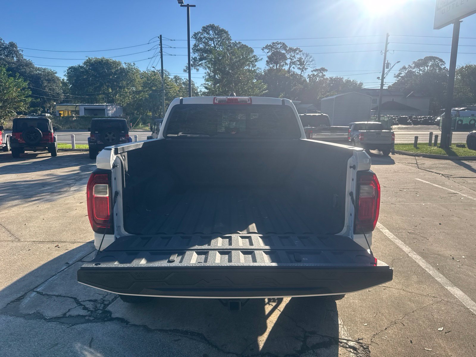 Used 2023 GMC Canyon AT4X AWD/4WD image 9