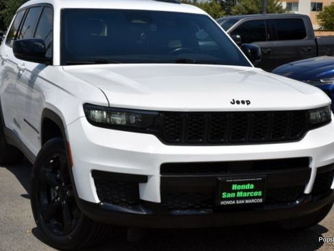 Used 2022 Jeep Grand Cherokee L Laredo image 2