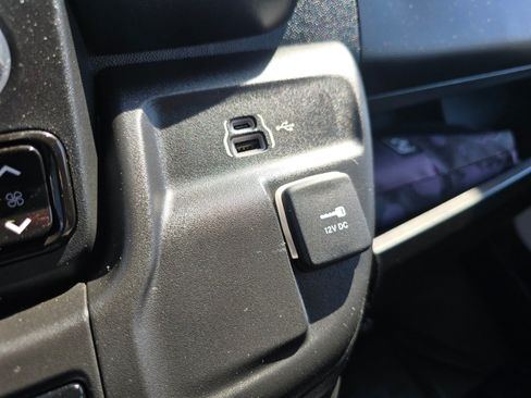 Used 2023 RAM ProMaster 2500 w/ Driver Convenience Group FWD image 12
