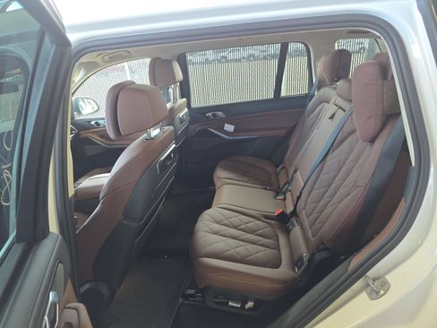 Used 2025 BMW X7 xDrive40i AWD/4WD image 9
