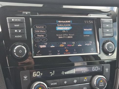 Used 2018 Nissan Rogue SL FWD image 16