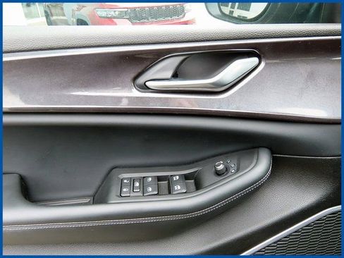 Certified 2023 Jeep Grand Cherokee Laredo w/ Luxury Tech Group I image 12