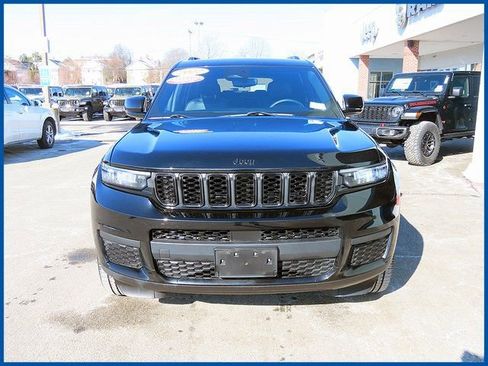 Used 2022 Jeep Grand Cherokee L Laredo image 2