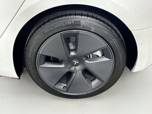 Used 2022 Tesla Model 3 image 11