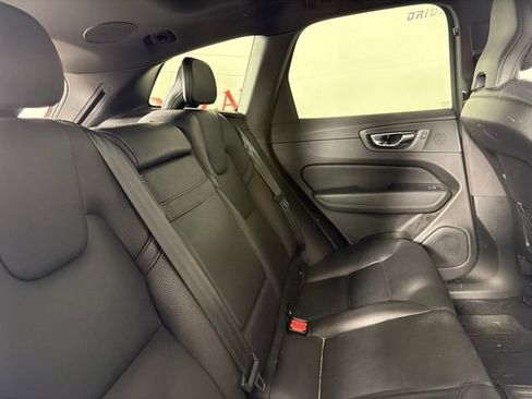 Used 2020 Volvo XC60 T5 Momentum FWD image 18