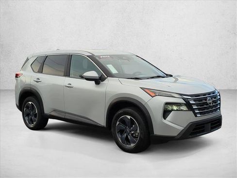 Used 2024 Nissan Rogue SV FWD image 3