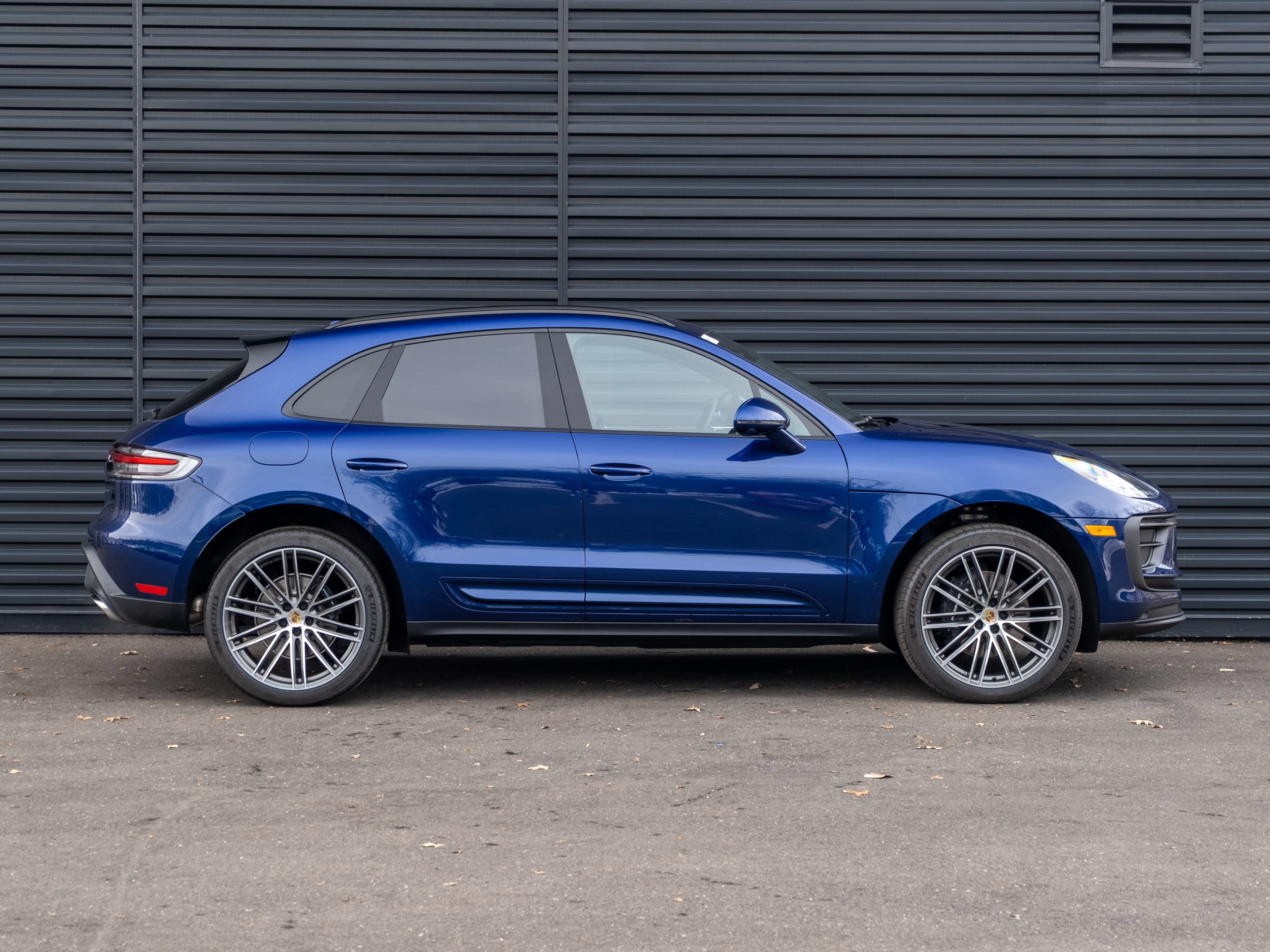 Certified 2026 Porsche Macan AWD/4WD image 9