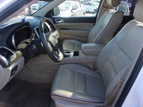 Used 2017 Jeep Grand Cherokee Overland image 31